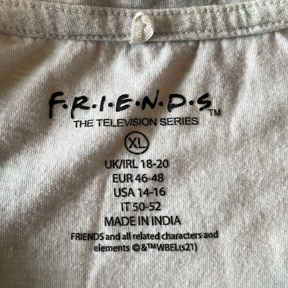 🍁2/$20🍁Ladies  FRIENDS nightshirt  in XL - Picture 3 of 4